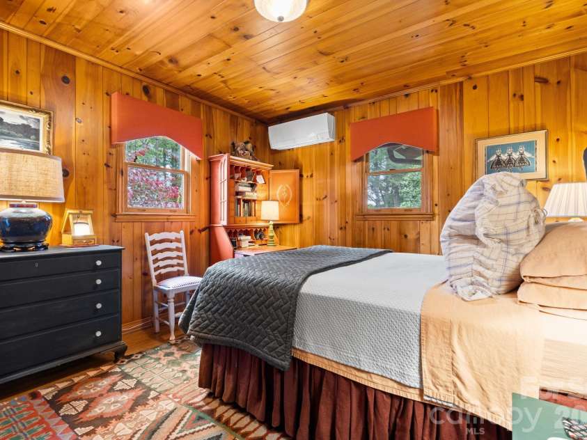 168 Mountain View Drive, Blowing Rock, NC 28605.  MLS# CAR4414895, YatesRealty ID 44479. 