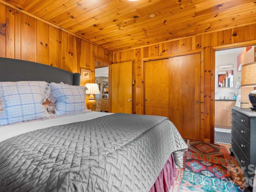 168 Mountain View Drive, Blowing Rock, NC 28605.  MLS# CAR4414895, YatesRealty ID 44479. 