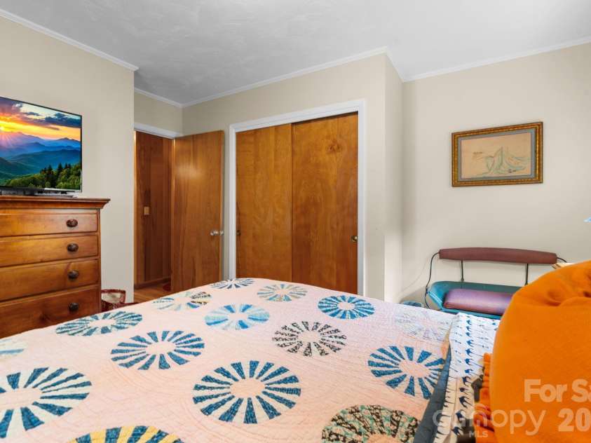 168 Mountain View Drive, Blowing Rock, NC 28605.  MLS# CAR4414895, YatesRealty ID 44479. 