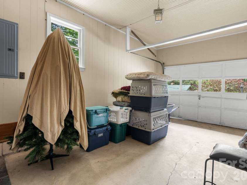 168 Mountain View Drive, Blowing Rock, NC 28605.  MLS# CAR4414895, YatesRealty ID 44479. 