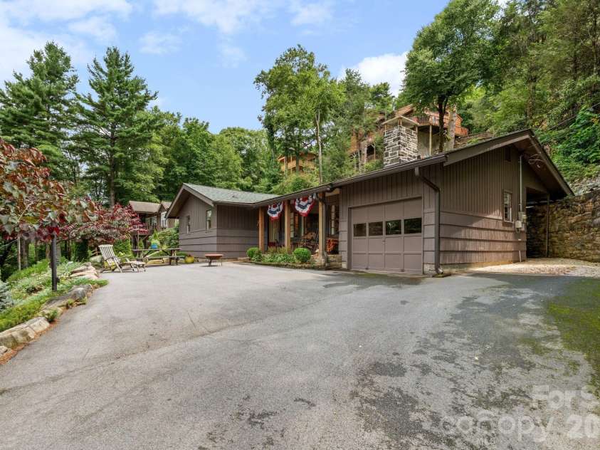 168 Mountain View Drive, Blowing Rock, NC 28605.  MLS# CAR4414895, YatesRealty ID 44479. 