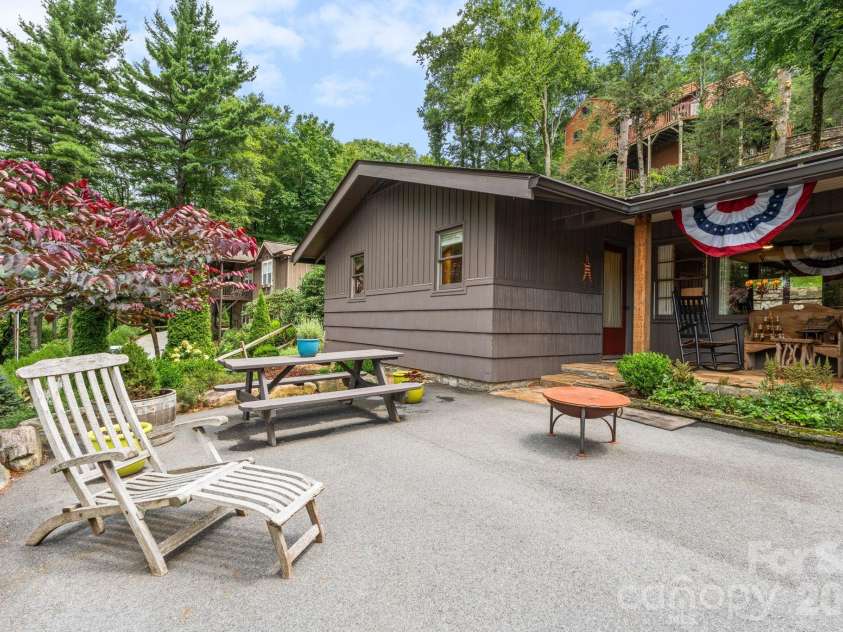 168 Mountain View Drive, Blowing Rock, NC 28605.  MLS# CAR4414895, YatesRealty ID 44479. 