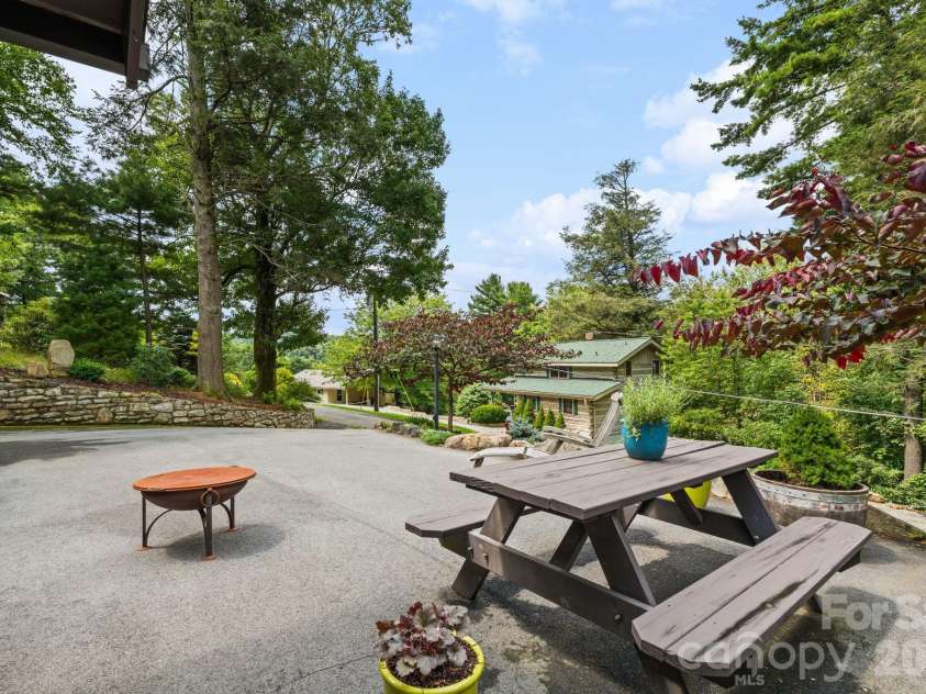 168 Mountain View Drive, Blowing Rock, NC 28605.  MLS# CAR4414895, YatesRealty ID 44479. 