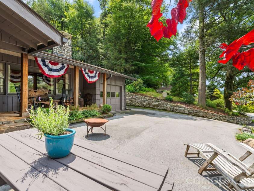 168 Mountain View Drive, Blowing Rock, NC 28605.  MLS# CAR4414895, YatesRealty ID 44479. 