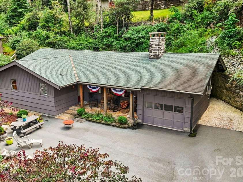 168 Mountain View Drive, Blowing Rock, NC 28605.  MLS# CAR4414895, YatesRealty ID 44479. 