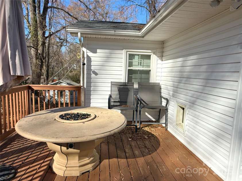 686 Elizabeth Street, Concord, NC 28025.  MLS# CAR4330941, YatesRealty ID 4448. 