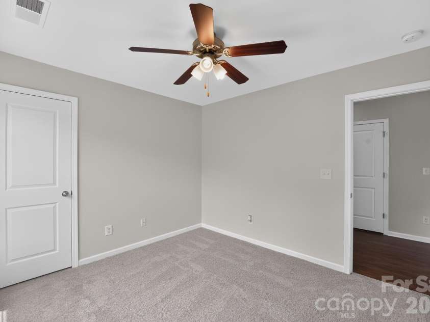 2003 Verde Creek Road, Charlotte, NC 28214.  MLS# CAR4414903, YatesRealty ID 44480. 