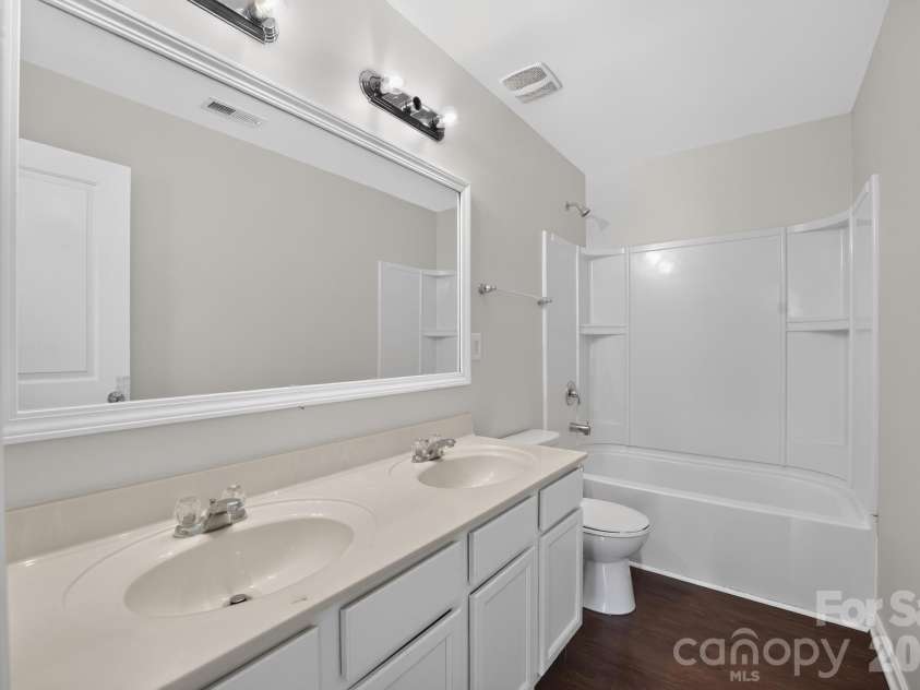 2003 Verde Creek Road, Charlotte, NC 28214.  MLS# CAR4414903, YatesRealty ID 44480. 