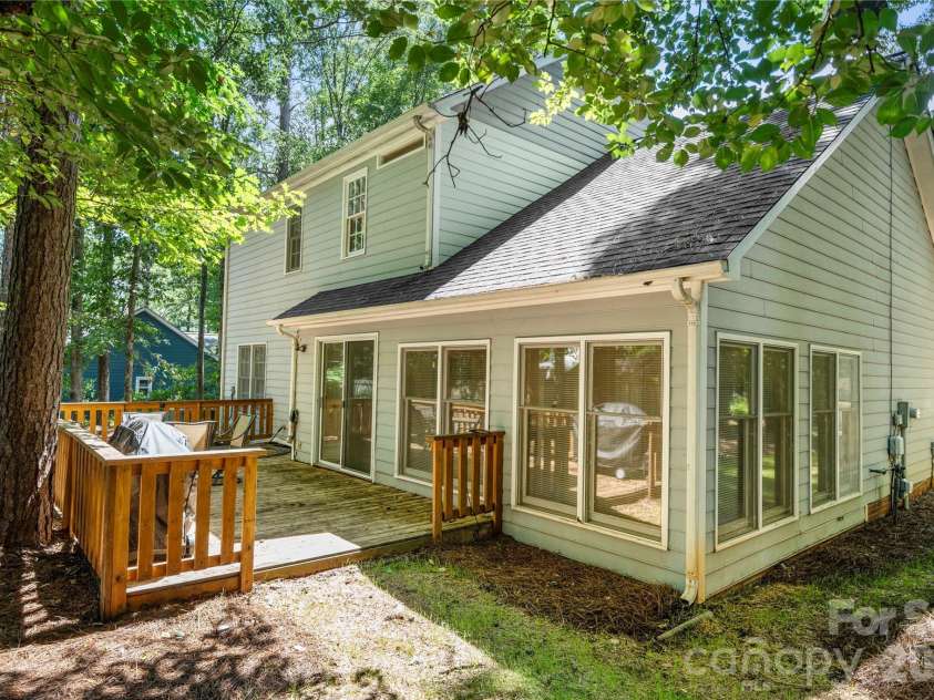 2708 Kirkholm Drive, Matthews, NC 28105.  MLS# CAR4413640, YatesRealty ID 44482. 