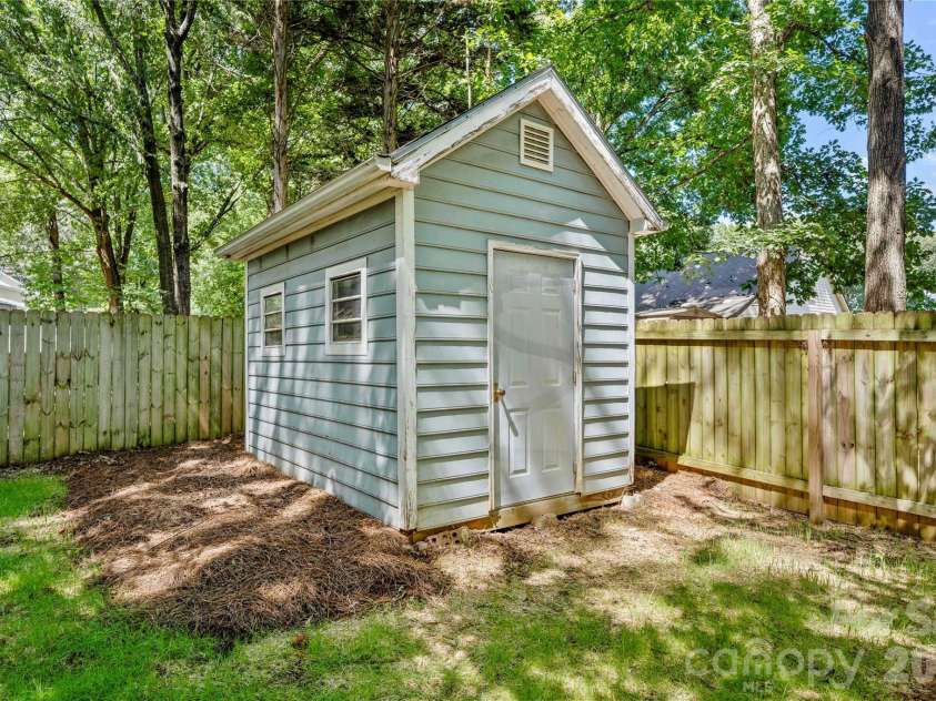 2708 Kirkholm Drive, Matthews, NC 28105.  MLS# CAR4413640, YatesRealty ID 44482. 