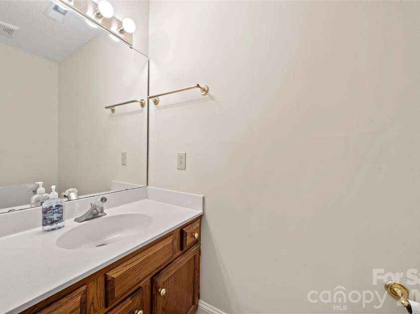 2708 Kirkholm Drive, Matthews, NC 28105.  MLS# CAR4413640, YatesRealty ID 44482. Main level half bath