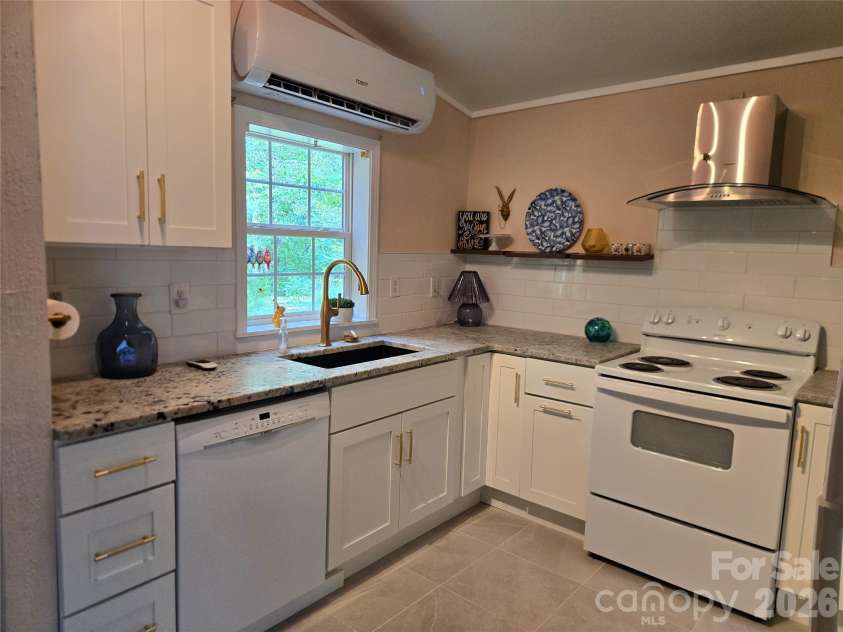 1323 Locust Grove Road, Hendersonville, NC 28792.  MLS# CAR4412645, YatesRealty ID 44483. 