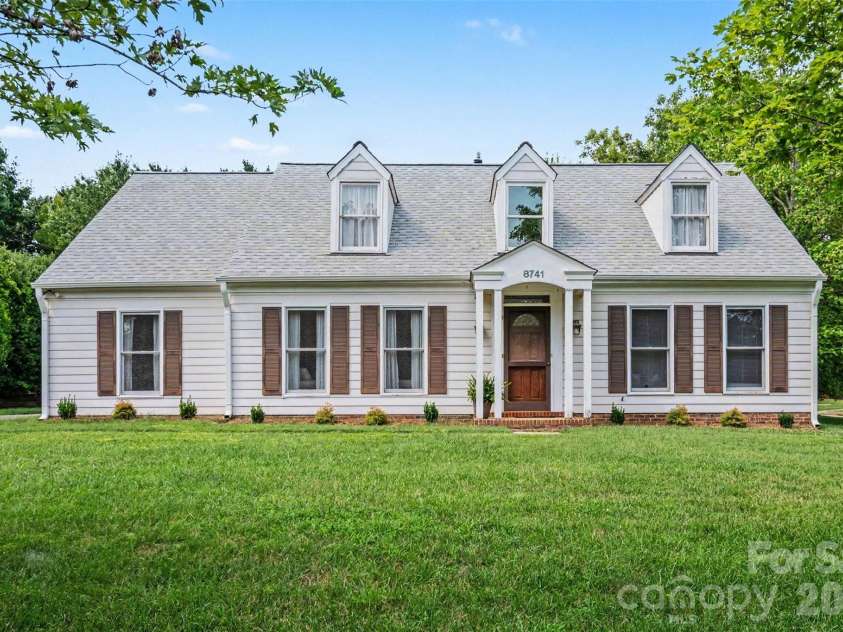 8741 Fieldgate Drive, Charlotte, NC 28277.  MLS# CAR4414847, YatesRealty ID 44487. 