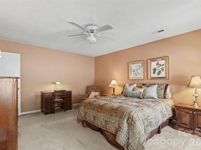 8741 Fieldgate Drive, Charlotte, NC 28277.  MLS# CAR4414847, YatesRealty ID 44487. 