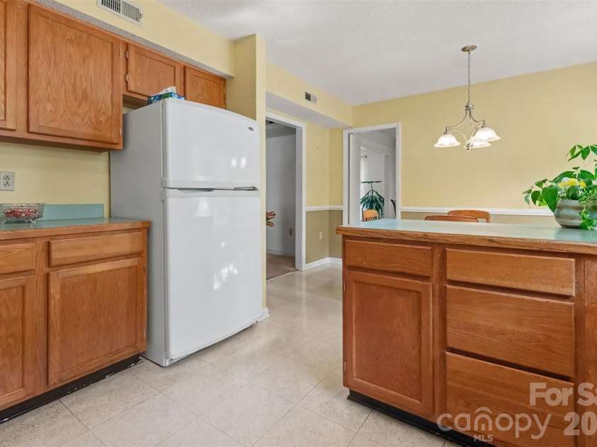 8741 Fieldgate Drive, Charlotte, NC 28277.  MLS# CAR4414847, YatesRealty ID 44487. 