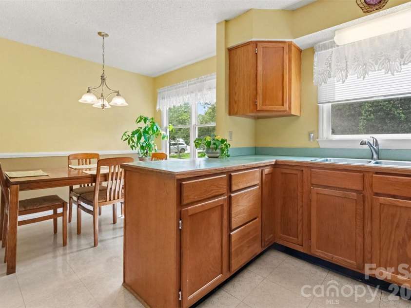 8741 Fieldgate Drive, Charlotte, NC 28277.  MLS# CAR4414847, YatesRealty ID 44487. 