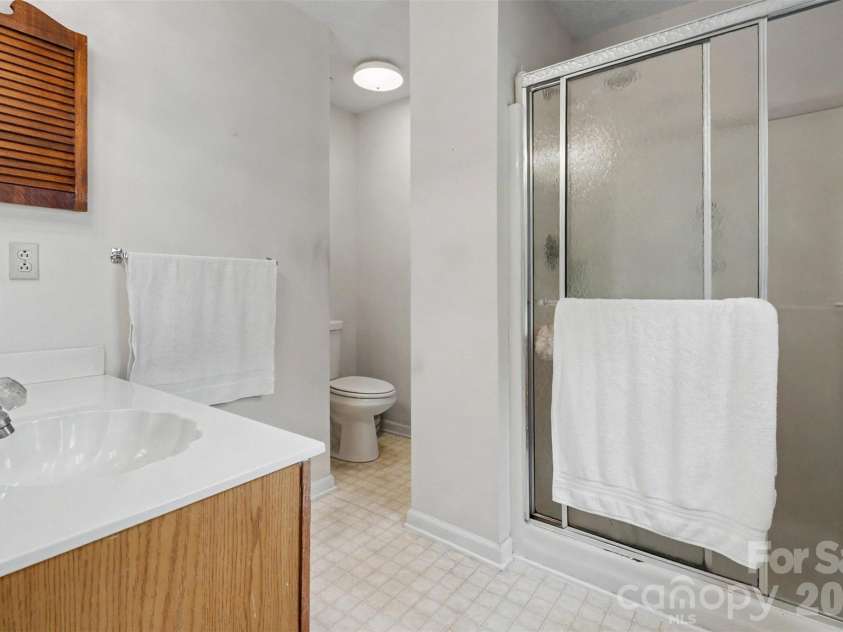 8741 Fieldgate Drive, Charlotte, NC 28277.  MLS# CAR4414847, YatesRealty ID 44487. 