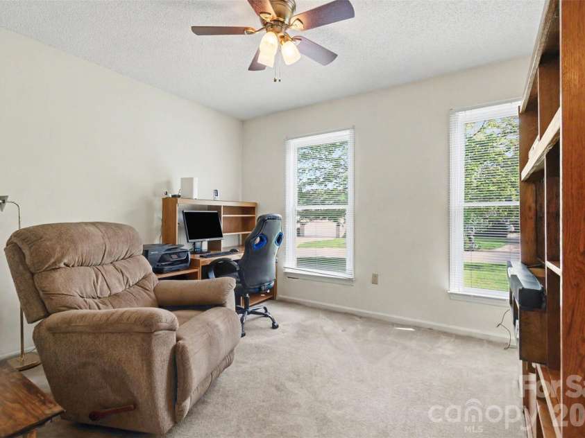 8741 Fieldgate Drive, Charlotte, NC 28277.  MLS# CAR4414847, YatesRealty ID 44487. 