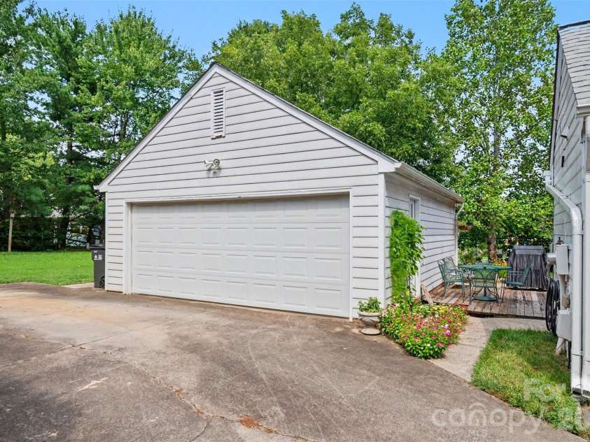 8741 Fieldgate Drive, Charlotte, NC 28277.  MLS# CAR4414847, YatesRealty ID 44487. 