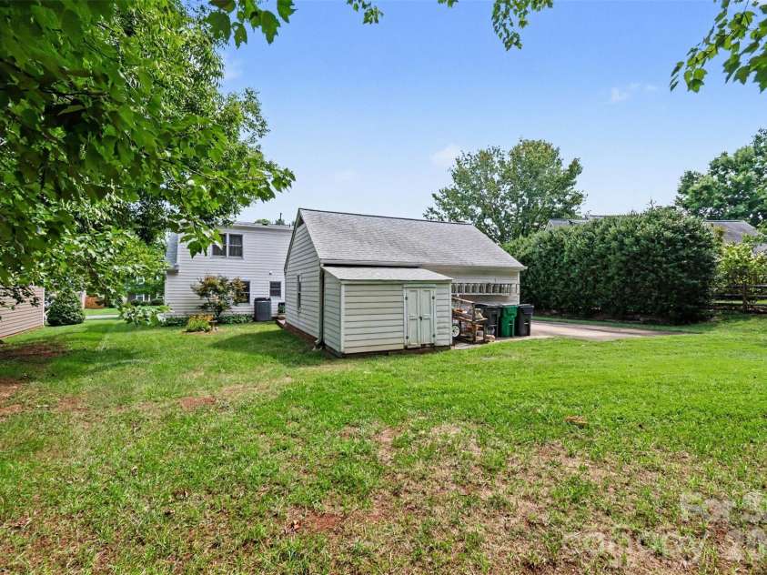 8741 Fieldgate Drive, Charlotte, NC 28277.  MLS# CAR4414847, YatesRealty ID 44487. 