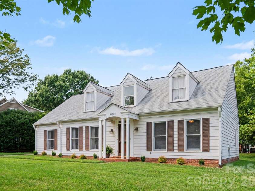 8741 Fieldgate Drive, Charlotte, NC 28277.  MLS# CAR4414847, YatesRealty ID 44487. 