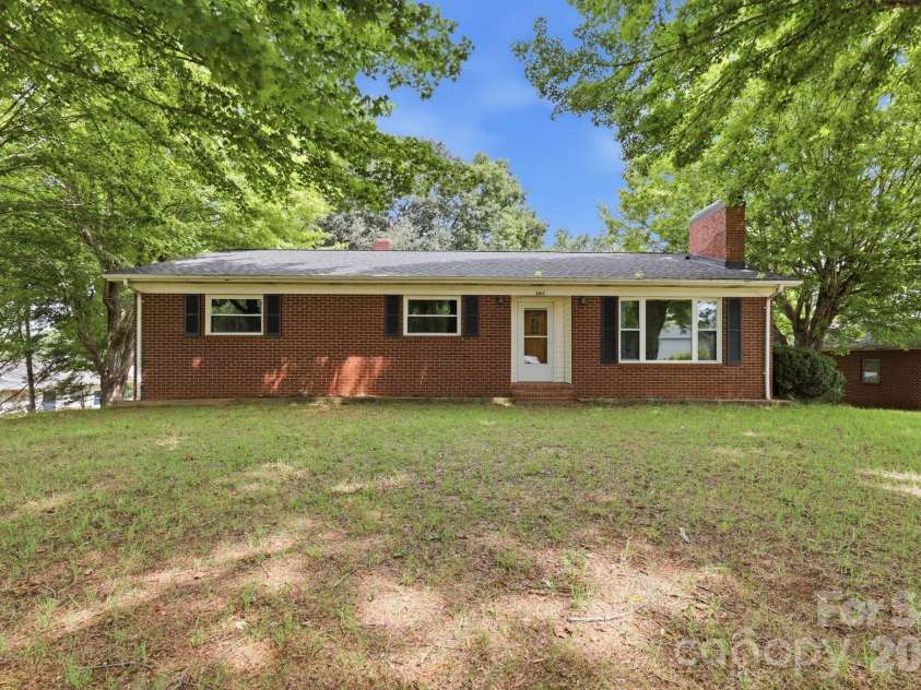 2613 26th Avenue, Hickory, NC 28601.  MLS# CAR4414912, YatesRealty ID 44488. 