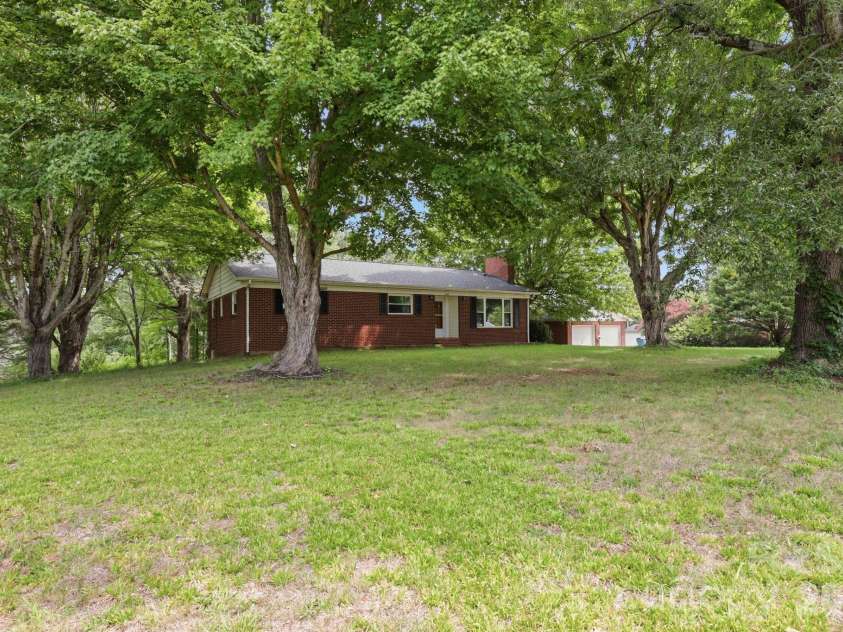 2613 26th Avenue, Hickory, NC 28601.  MLS# CAR4414912, YatesRealty ID 44488. 
