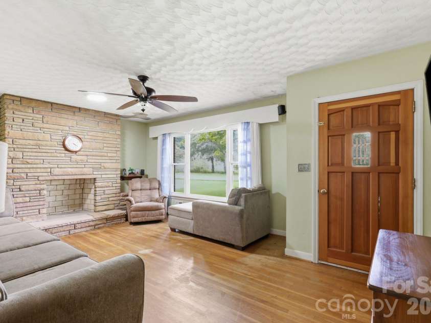 2613 26th Avenue, Hickory, NC 28601.  MLS# CAR4414912, YatesRealty ID 44488. 