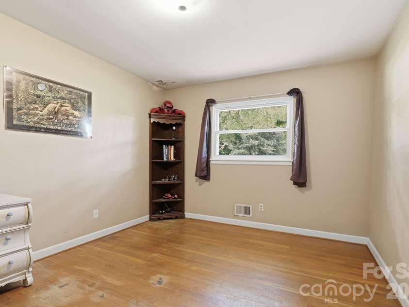 2613 26th Avenue, Hickory, NC 28601.  MLS# CAR4414912, YatesRealty ID 44488. 