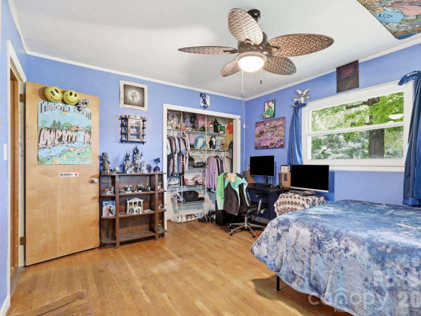 2613 26th Avenue, Hickory, NC 28601.  MLS# CAR4414912, YatesRealty ID 44488. 