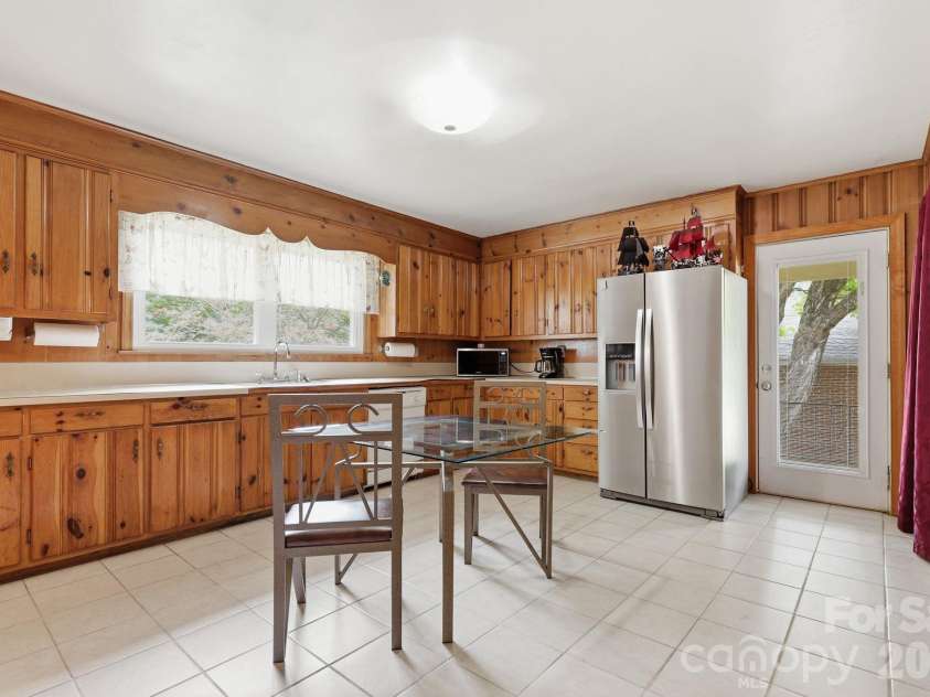 2613 26th Avenue, Hickory, NC 28601.  MLS# CAR4414912, YatesRealty ID 44488. 