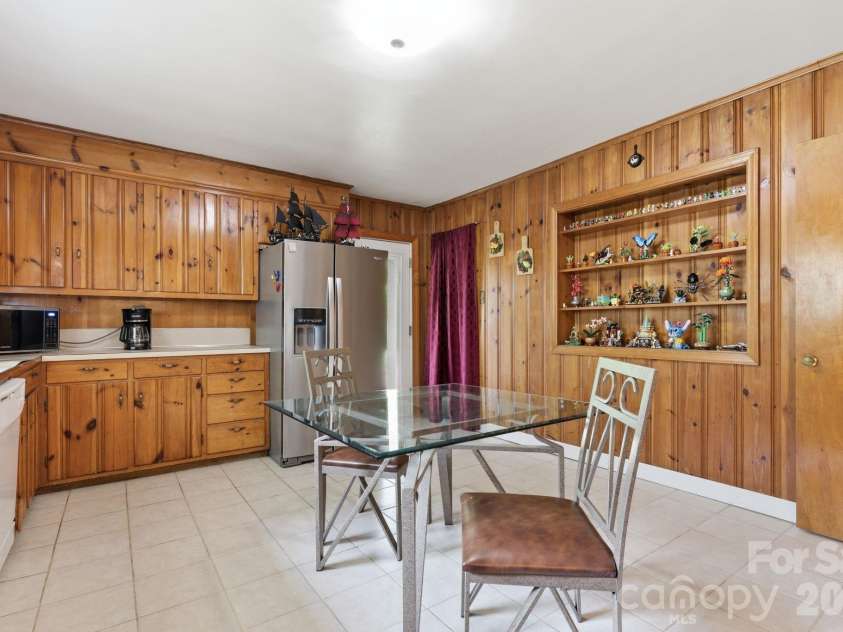 2613 26th Avenue, Hickory, NC 28601.  MLS# CAR4414912, YatesRealty ID 44488. 
