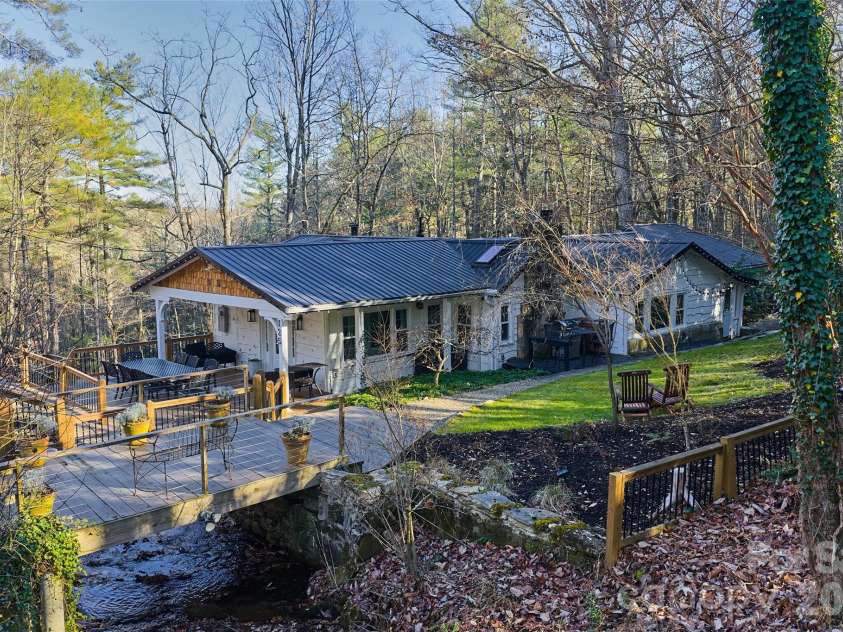 125 Little Willow Circle, Hendersonville, NC 28739.  MLS# CAR4403476, YatesRealty ID 44489. 