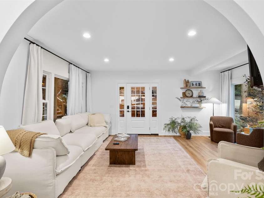 125 Little Willow Circle, Hendersonville, NC 28739.  MLS# CAR4403476, YatesRealty ID 44489. 