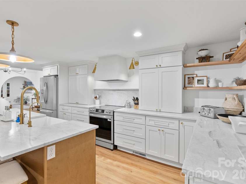 125 Little Willow Circle, Hendersonville, NC 28739.  MLS# CAR4403476, YatesRealty ID 44489. 