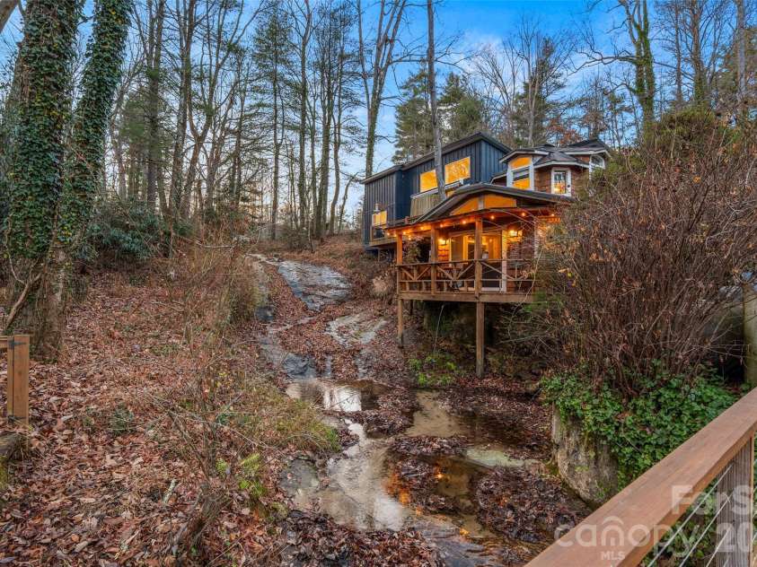 125 Little Willow Circle, Hendersonville, NC 28739.  MLS# CAR4403476, YatesRealty ID 44489. 