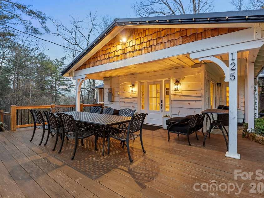 125 Little Willow Circle, Hendersonville, NC 28739.  MLS# CAR4403476, YatesRealty ID 44489. 