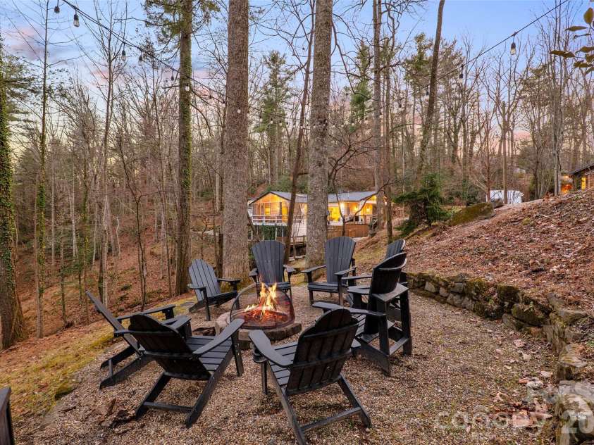 125 Little Willow Circle, Hendersonville, NC 28739.  MLS# CAR4403476, YatesRealty ID 44489. 