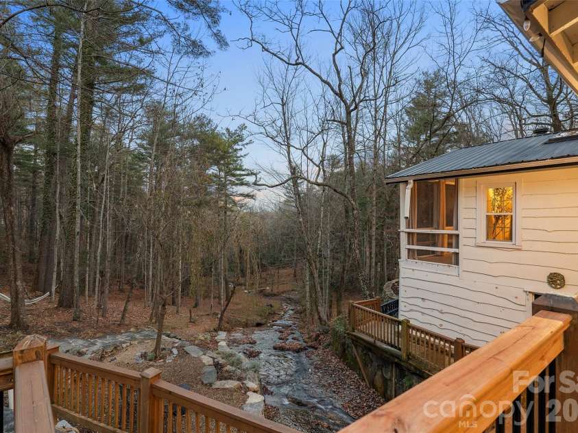 125 Little Willow Circle, Hendersonville, NC 28739.  MLS# CAR4403476, YatesRealty ID 44489. 