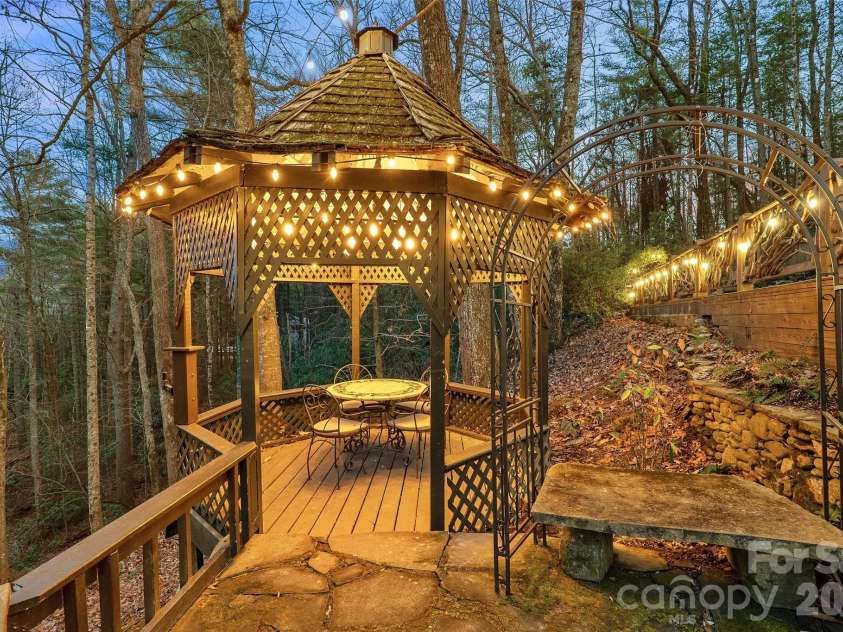 125 Little Willow Circle, Hendersonville, NC 28739.  MLS# CAR4403476, YatesRealty ID 44489. 