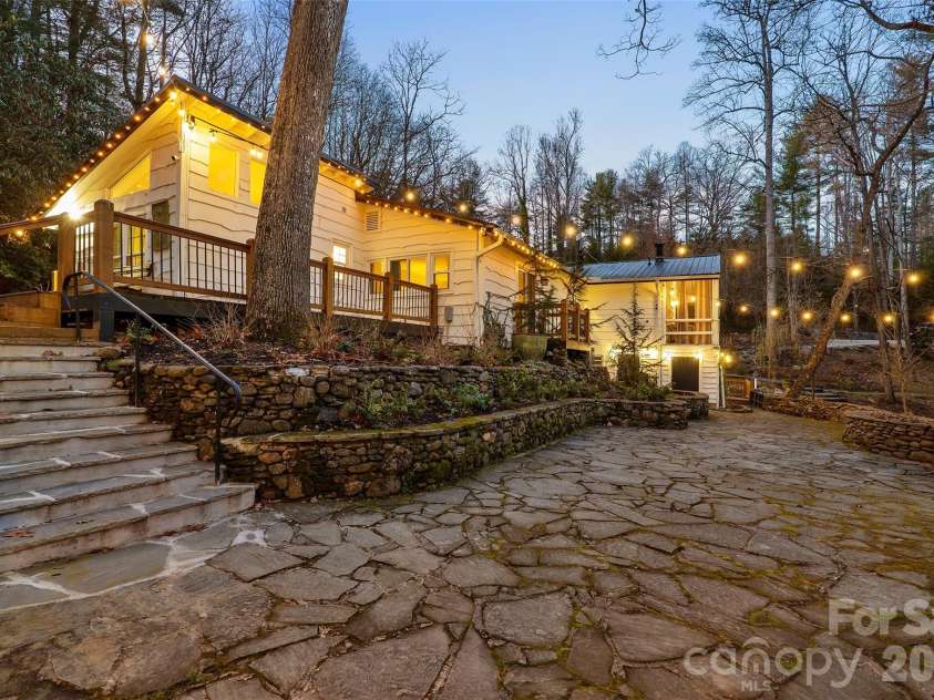 125 Little Willow Circle, Hendersonville, NC 28739.  MLS# CAR4403476, YatesRealty ID 44489. 