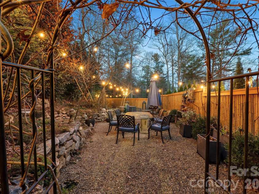 125 Little Willow Circle, Hendersonville, NC 28739.  MLS# CAR4403476, YatesRealty ID 44489. 