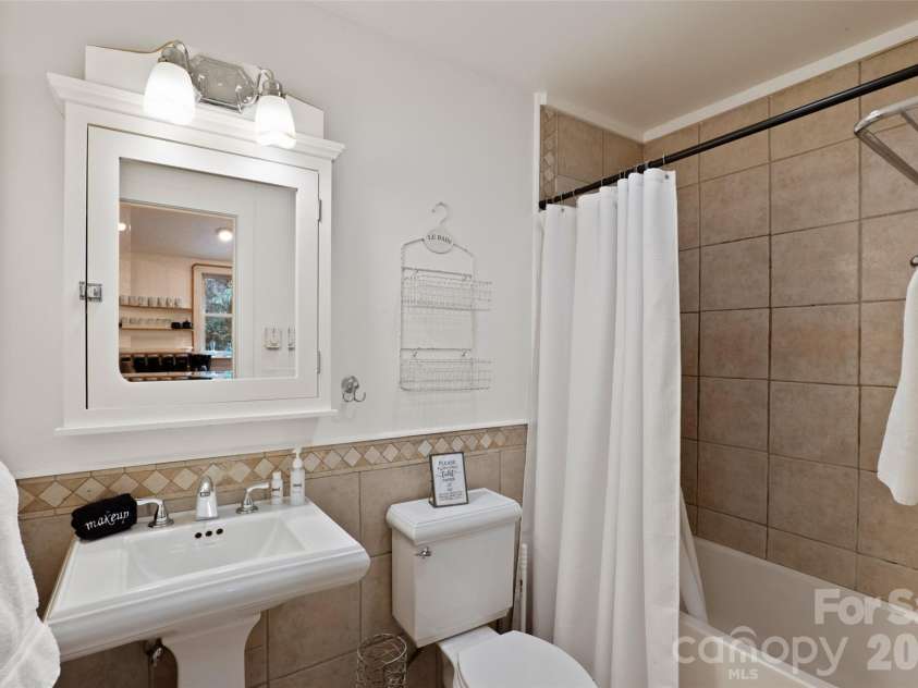 125 Little Willow Circle, Hendersonville, NC 28739.  MLS# CAR4403476, YatesRealty ID 44489. 