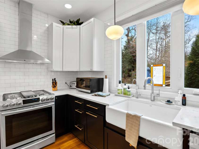 125 Little Willow Circle, Hendersonville, NC 28739.  MLS# CAR4403476, YatesRealty ID 44489. 