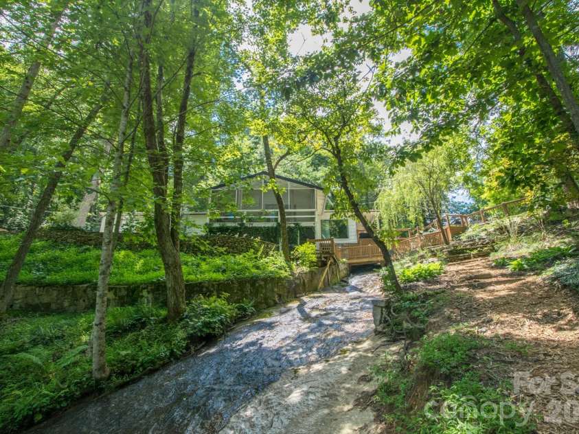 125 Little Willow Circle, Hendersonville, NC 28739.  MLS# CAR4403476, YatesRealty ID 44489. 