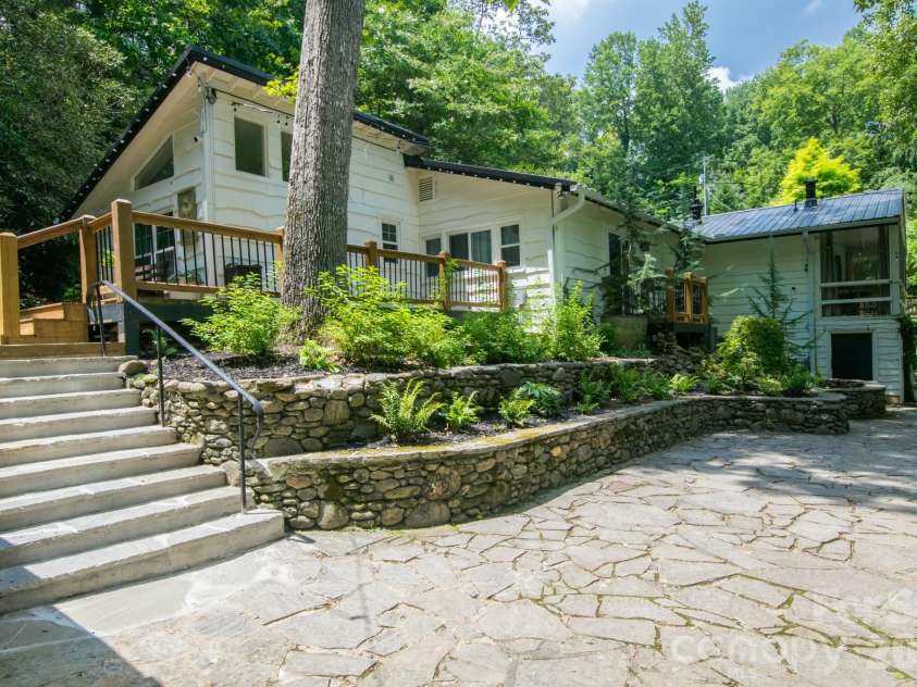 125 Little Willow Circle, Hendersonville, NC 28739.  MLS# CAR4403476, YatesRealty ID 44489. 