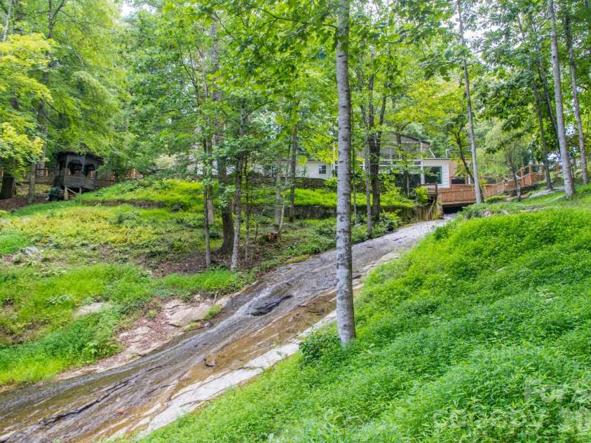 125 Little Willow Circle, Hendersonville, NC 28739.  MLS# CAR4403476, YatesRealty ID 44489. 