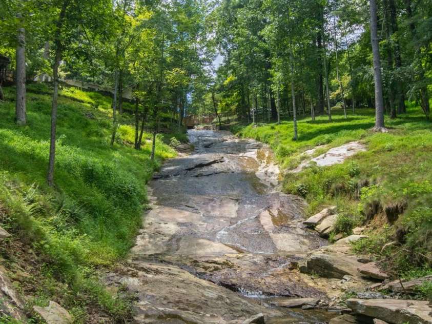 125 Little Willow Circle, Hendersonville, NC 28739.  MLS# CAR4403476, YatesRealty ID 44489. 