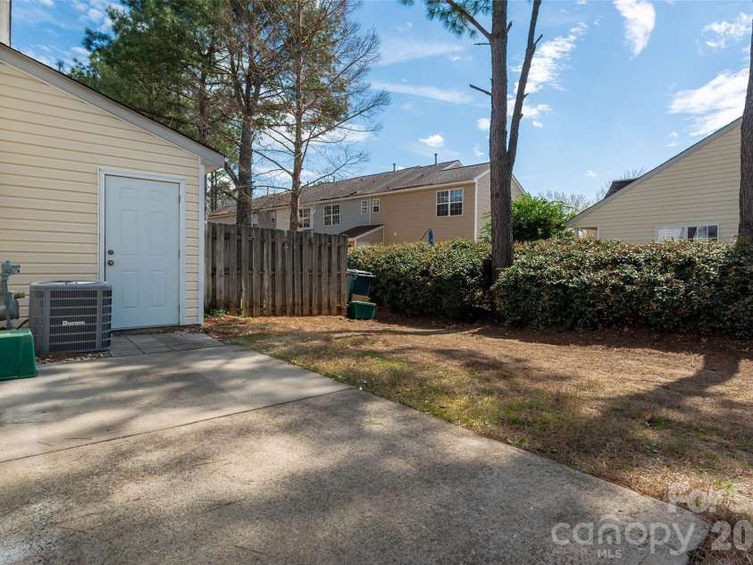 12231 Hood Bend Court, Charlotte, NC 28273.  MLS# CAR4356989, YatesRealty ID 4449. 