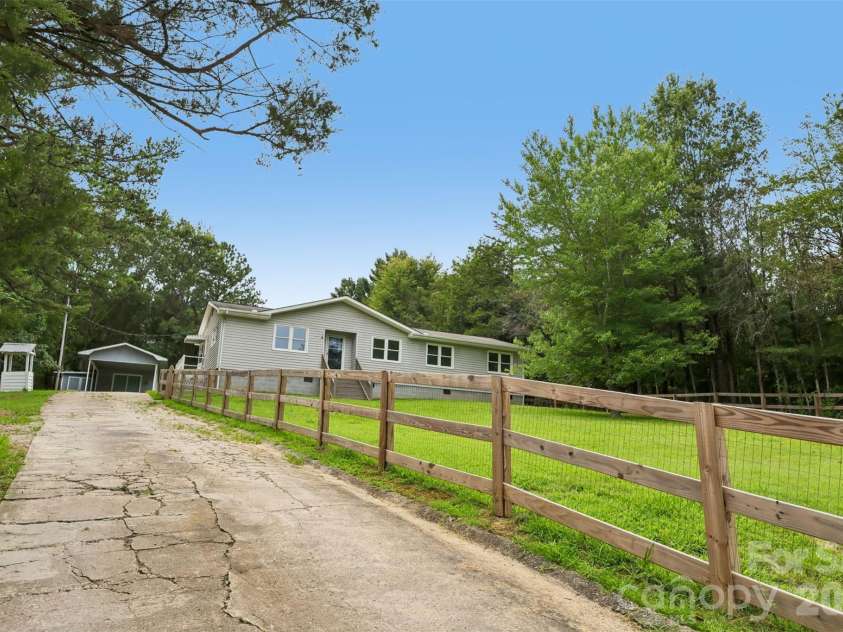 33269 Courtland Drive, Albemarle, NC 28001.  MLS# CAR4414928, YatesRealty ID 44496. 